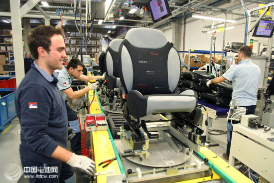 江森自控宣布計(jì)劃裁員3000人 可節(jié)約2.50億美元 江森自控宣布計(jì)劃裁員3000人 可節(jié)約2.50億美元