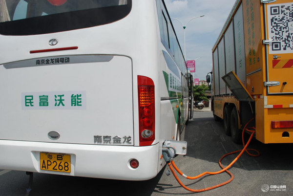 沒有充電樁也能跑 配移動(dòng)充電車20分鐘可充80度電