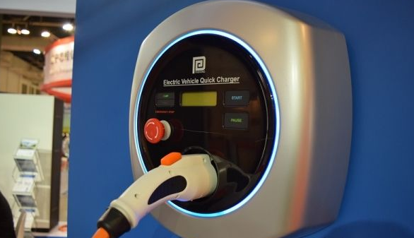 中國鐵塔獲國新100億入股 或加速充電樁建設(shè)等新業(yè)務(wù)