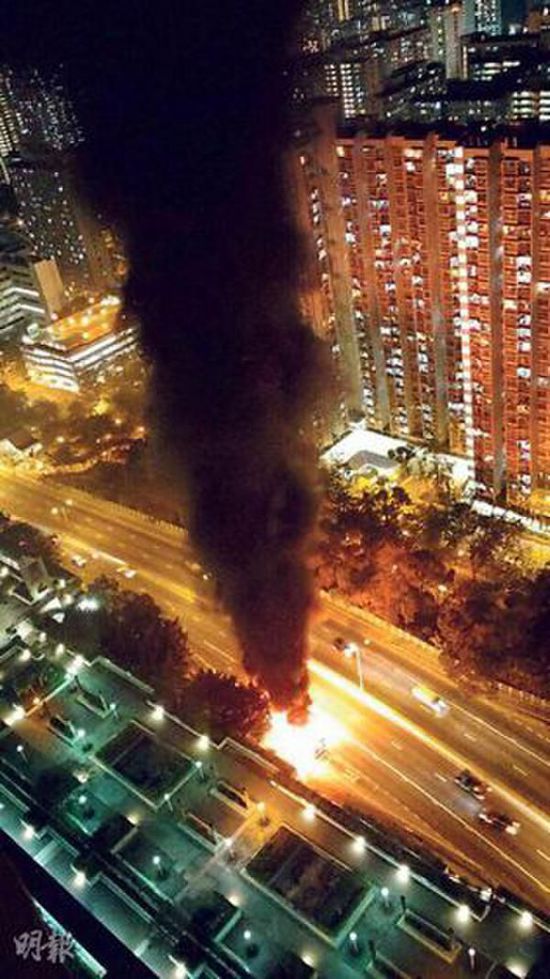 首輛“香港品牌”電動巴士自燃 初查是電線短路造成 首輛“香港品牌”電動巴士自燃 初查是電線短路造成