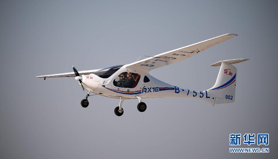 我國自主研制首款電動雙座輕型飛機獲頒生產(chǎn)許可證 我國自主研制首款電動雙座輕型飛機獲頒生產(chǎn)許可證