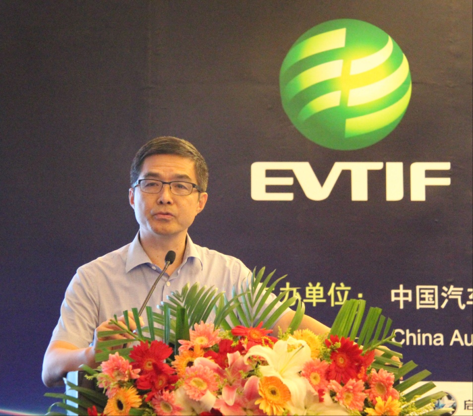 歐陽明高：高額補(bǔ)貼致新能源商用車產(chǎn)量超常規(guī)增長