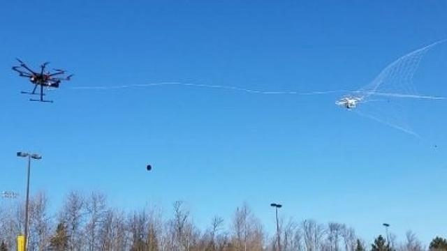 美國研發出無人機捕殺利器 鎖定目標噴射大網