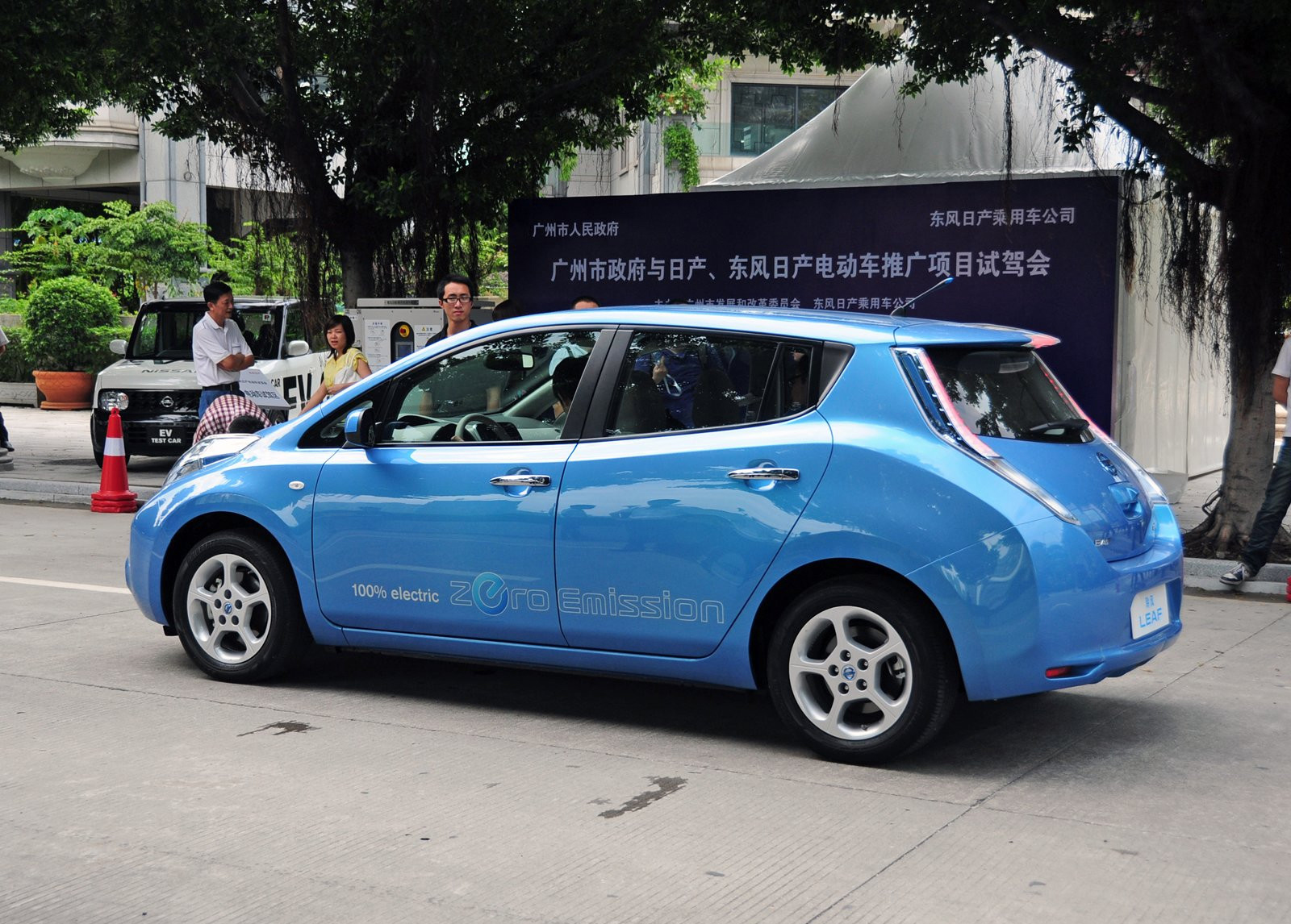 新能源汽車產(chǎn)業(yè)狂飆突進(jìn) 別重蹈光伏業(yè)覆轍 新能源汽車產(chǎn)業(yè)狂飆突進(jìn) 別重蹈光伏業(yè)覆轍