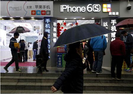 路透社：中國(guó)山寨蘋(píng)果零售店數(shù)量下滑 國(guó)產(chǎn)手機(jī)升溫