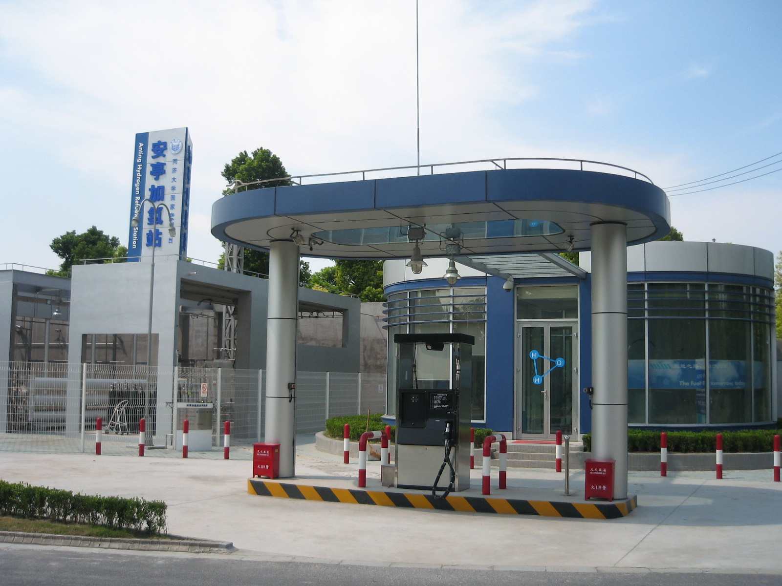 國內(nèi)加氫站稀缺 燃料電池汽車產(chǎn)業(yè)鏈尚需完善 國內(nèi)加氫站稀缺 燃料電池汽車產(chǎn)業(yè)鏈尚需完善