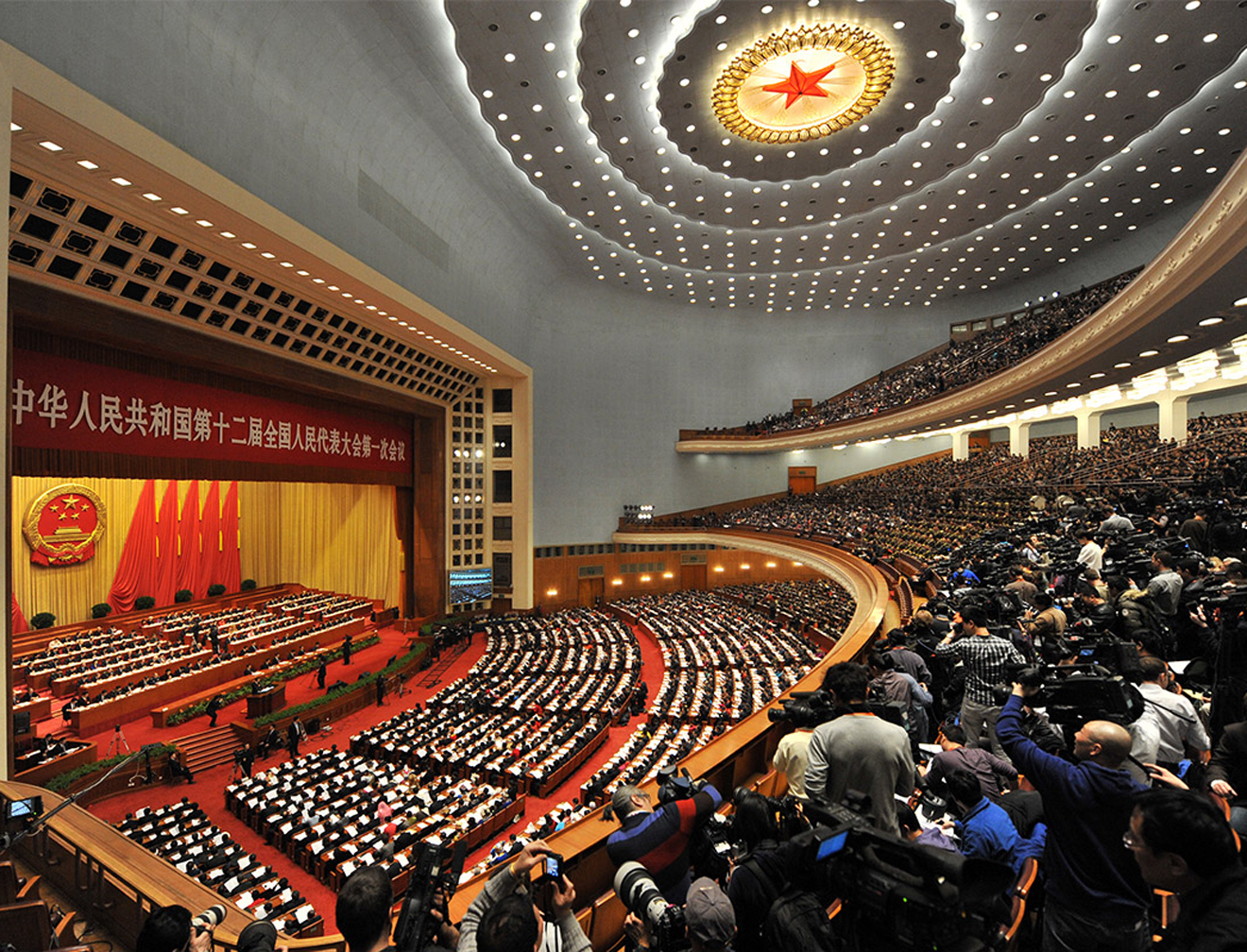 李克強:全面推廣車用燃油國五標準 加快建設新能源車充電設施 李克強:全面推廣車用燃油國五標準 加快建設新能源車充電設施