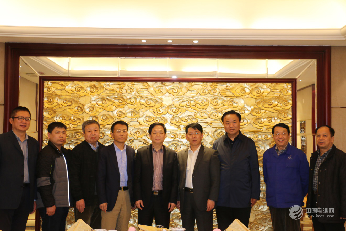 遼寧臺(tái)安經(jīng)濟(jì)開發(fā)區(qū)管理委員會(huì)黨工委書記田俊明介紹臺(tái)安新能源產(chǎn)業(yè)園區(qū)規(guī)劃