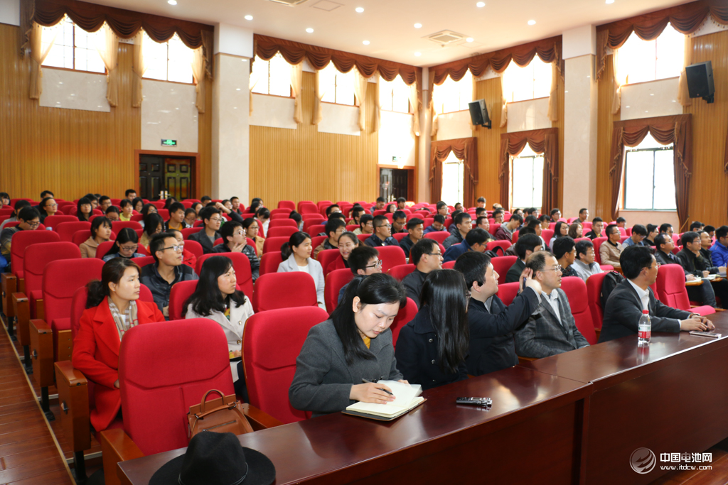 鋰電新能源產(chǎn)業(yè)鏈調研團一行在中南大學做專題報告