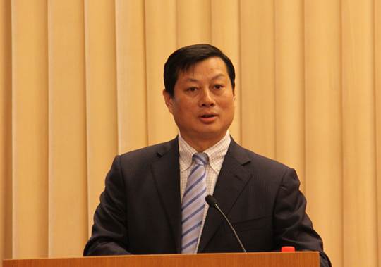 中國汽車工業(yè)協(xié)會第八屆理事會會長/東風汽車公司董事長、黨委書記竺延風主持會議并講話