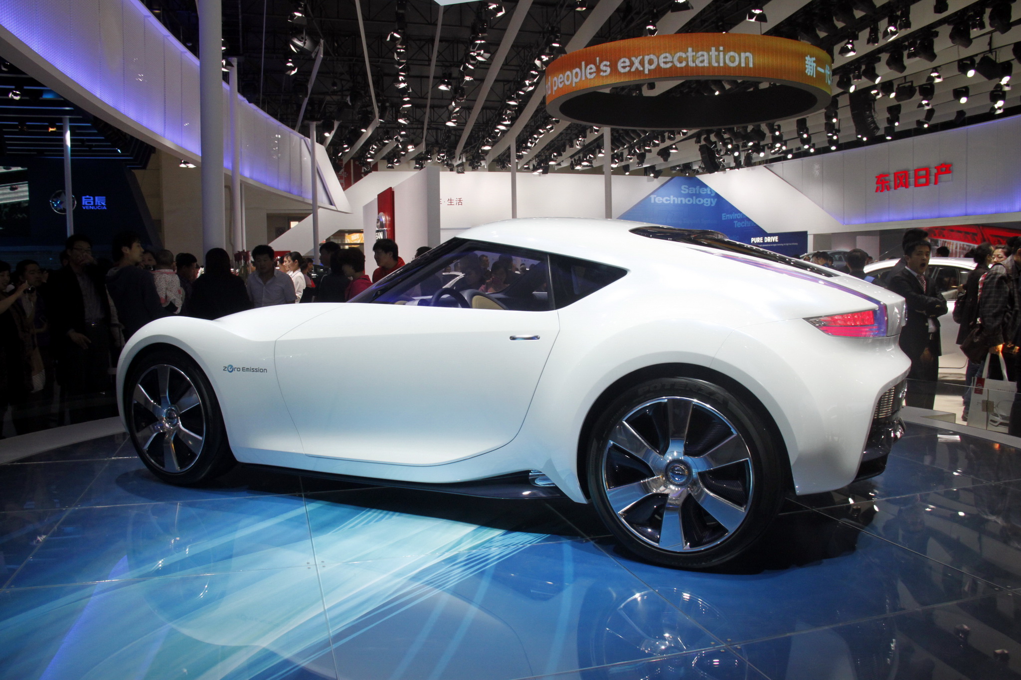 資本開道新能源車 運(yùn)作難過制造門檻