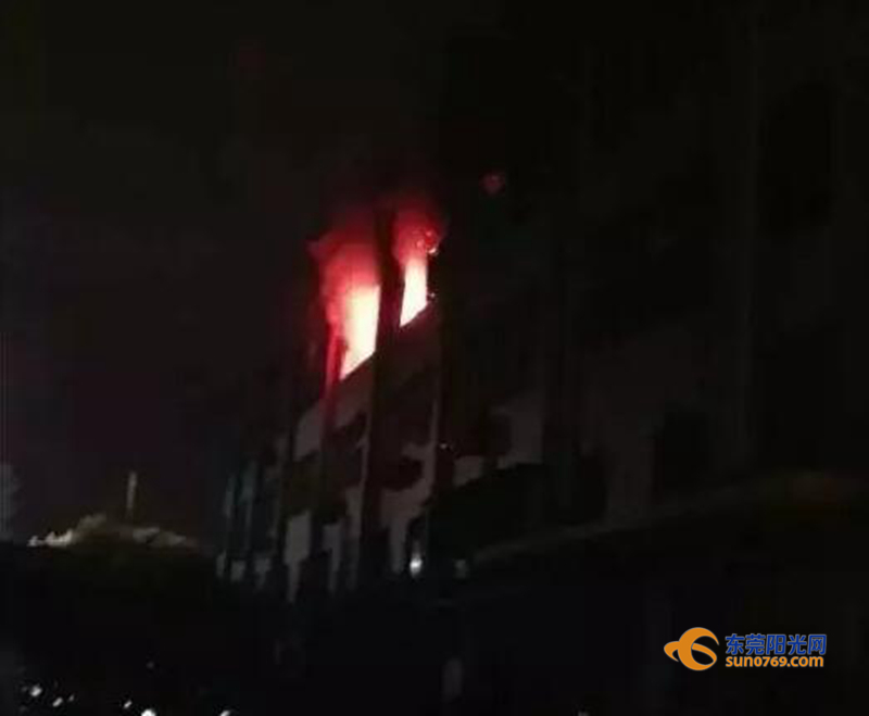 廣東深圳：中準能源廢舊圓柱鋰電池堆冒煙起火 無傷亡