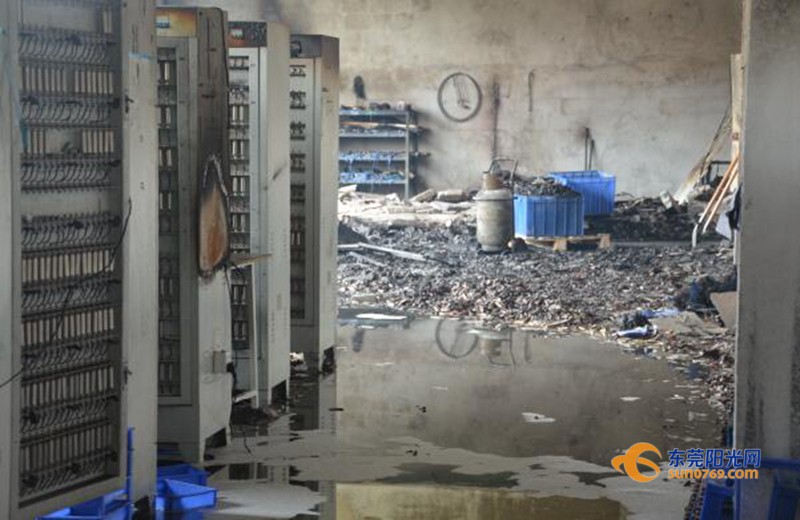 廣東深圳：中準能源廢舊圓柱鋰電池堆冒煙起火 無傷亡