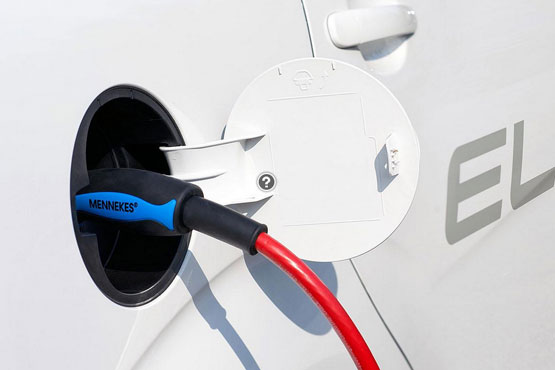 新能源汽車產銷倍增 三領域受資金追捧12只個股創新高 新能源汽車產銷倍增 三領域受資金追捧12只個股創新高