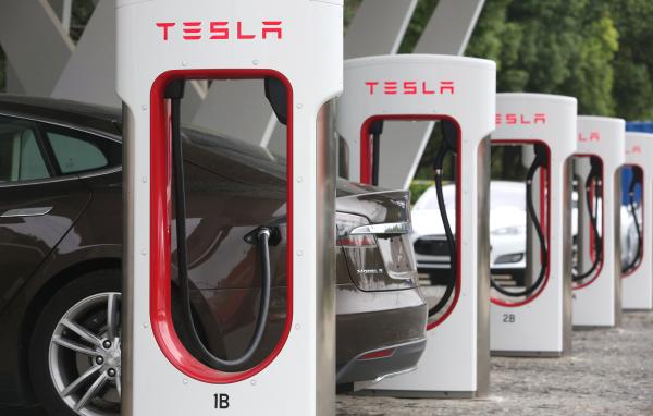 特斯拉：將不再對(duì)Model 3用戶(hù)提供終身免費(fèi)充電