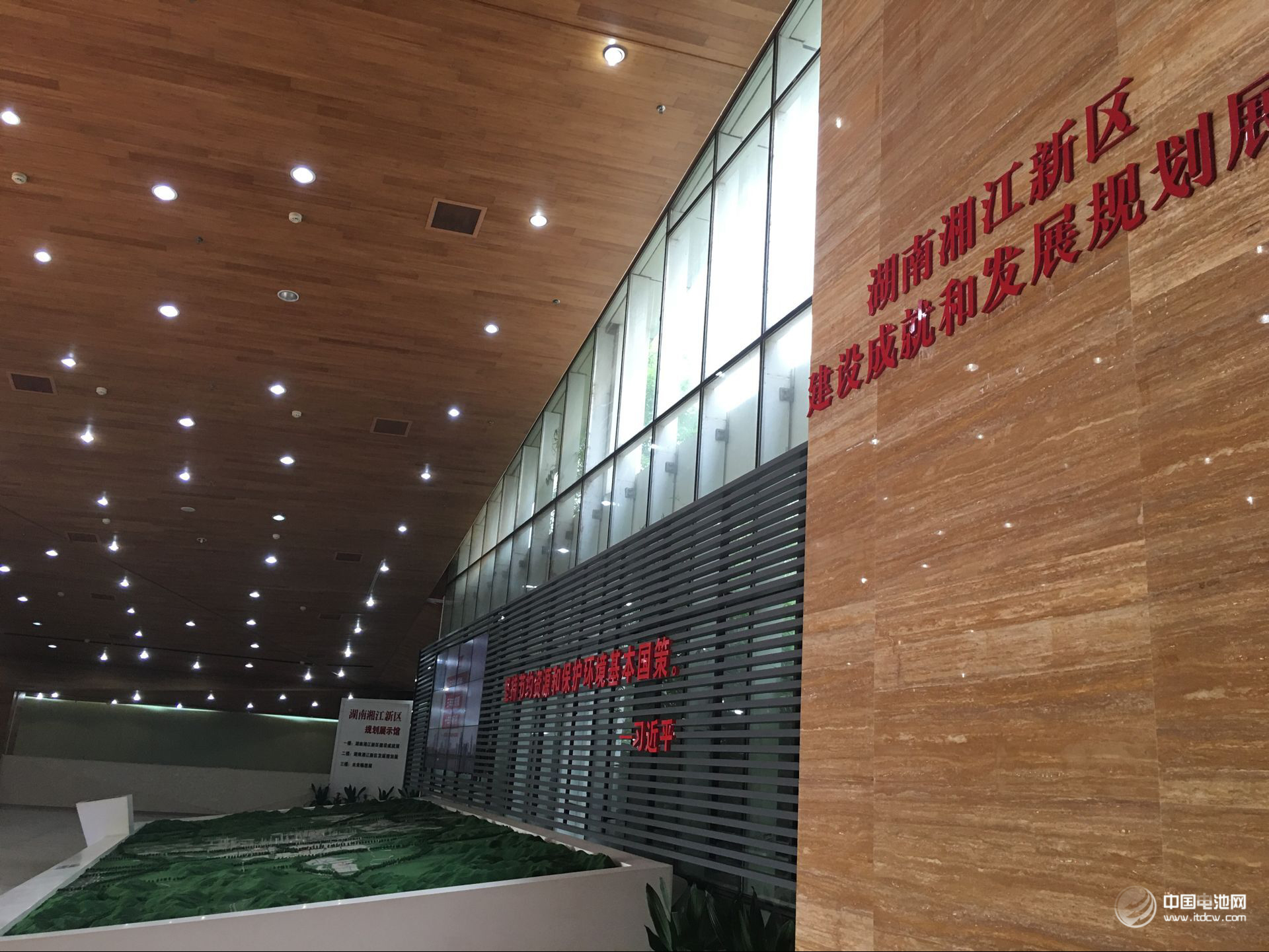 第4屆鋰電“達(dá)沃斯”論壇組委會(huì)秘書長(zhǎng)、電池百人會(huì)常務(wù)副理事長(zhǎng)兼秘書長(zhǎng)于清教一行應(yīng)邀抵達(dá)長(zhǎng)沙，在寧鄉(xiāng)高新區(qū)、長(zhǎng)沙市人民政府、長(zhǎng)沙市經(jīng)信委、中國(guó)（長(zhǎng)沙）先進(jìn)電池材料及電池產(chǎn)業(yè)技術(shù)創(chuàng)新戰(zhàn)略聯(lián)盟和中南大學(xué)就第4屆鋰電“達(dá)沃斯”論壇籌備情況及舉辦城市等進(jìn)行調(diào)研交流