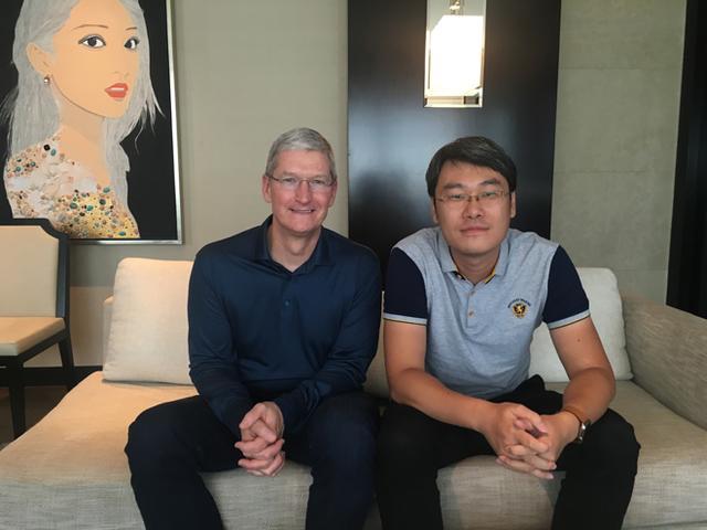 專訪庫(kù)克：手機(jī)市場(chǎng)沒(méi)飽和，我們?cè)谌A獨(dú)一無(wú)二