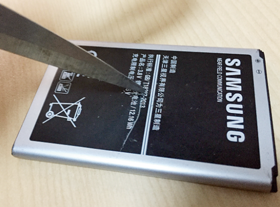 三星手機爆炸引發公眾擔心 專家:電池短路是主因 三星手機爆炸引發公眾擔心 專家:電池短路是主因