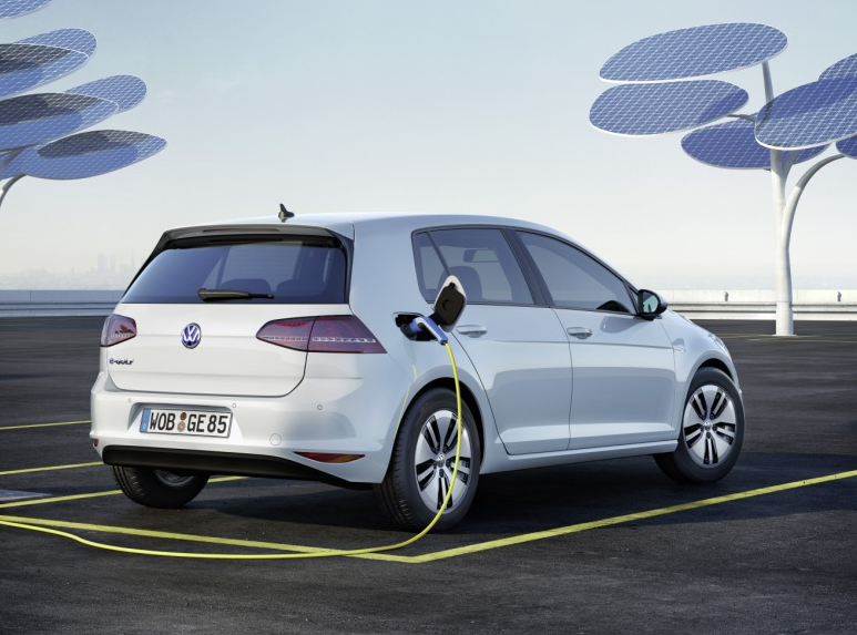 電池成本下降 大眾等主流傳統車企布局電動車產品 電池成本下降 大眾等主流傳統車企布局電動車產品