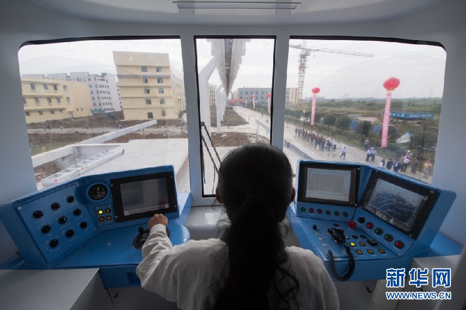 中國首輛鋰電池動力包空鐵 在成都雙流掛線 中國首輛鋰電池動力包空鐵 在成都雙流掛線