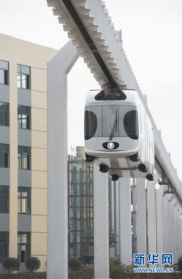 中國首輛鋰電池動力包空鐵 在成都雙流掛線 中國首輛鋰電池動力包空鐵 在成都雙流掛線