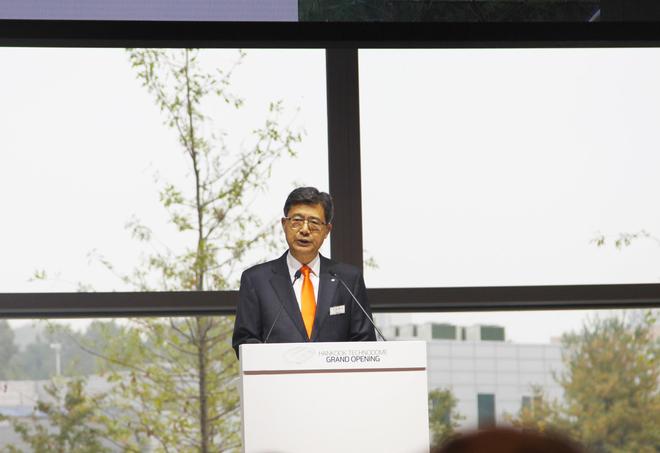 韓泰輪胎副會(huì)長(zhǎng)兼全球首席執(zhí)行官徐承和先生 韓泰輪胎副會(huì)長(zhǎng)兼全球首席執(zhí)行官徐承和先生