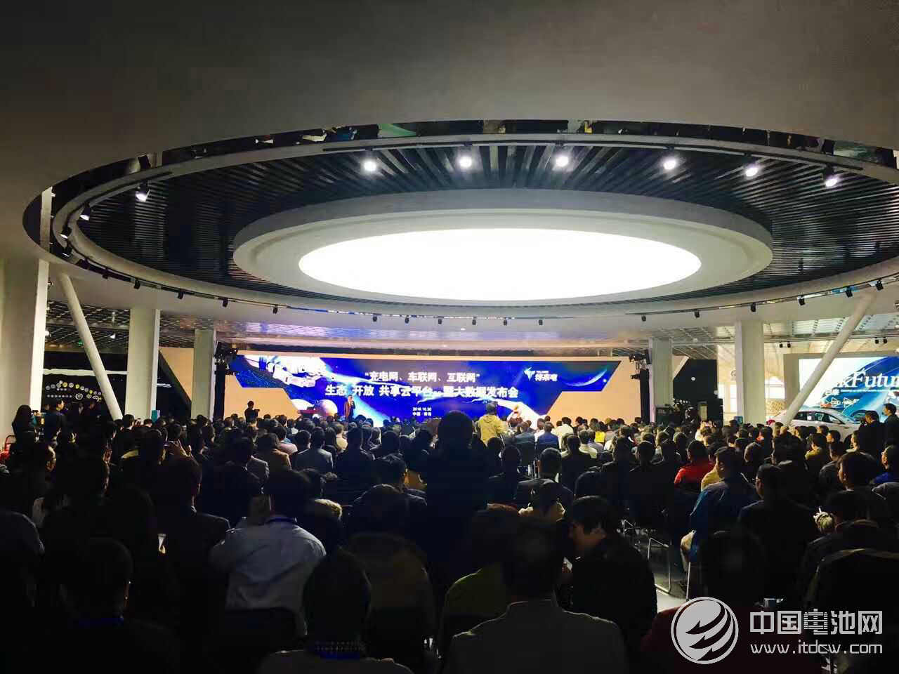 “充電網、車聯網、互聯網”生態、開放、共享云平臺3.0暨大數據發布會現場 “充電網、車聯網、互聯網”生態、開放、共享云平臺3.0暨大數據發布會現場