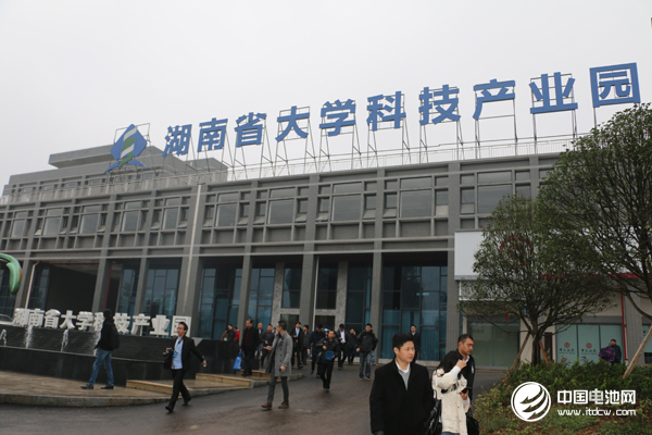 第4屆鋰電“達沃斯”論壇嘉賓參觀寧鄉(xiāng)高新區(qū) 鋰電產(chǎn)業(yè)集聚