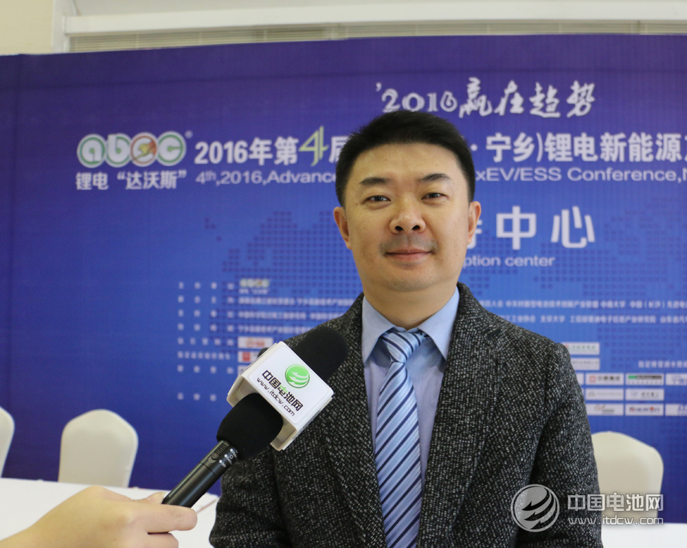 寧德時代市場總監楊琦在接受中國電池網采訪 寧德時代市場總監楊琦在接受中國電池網采訪