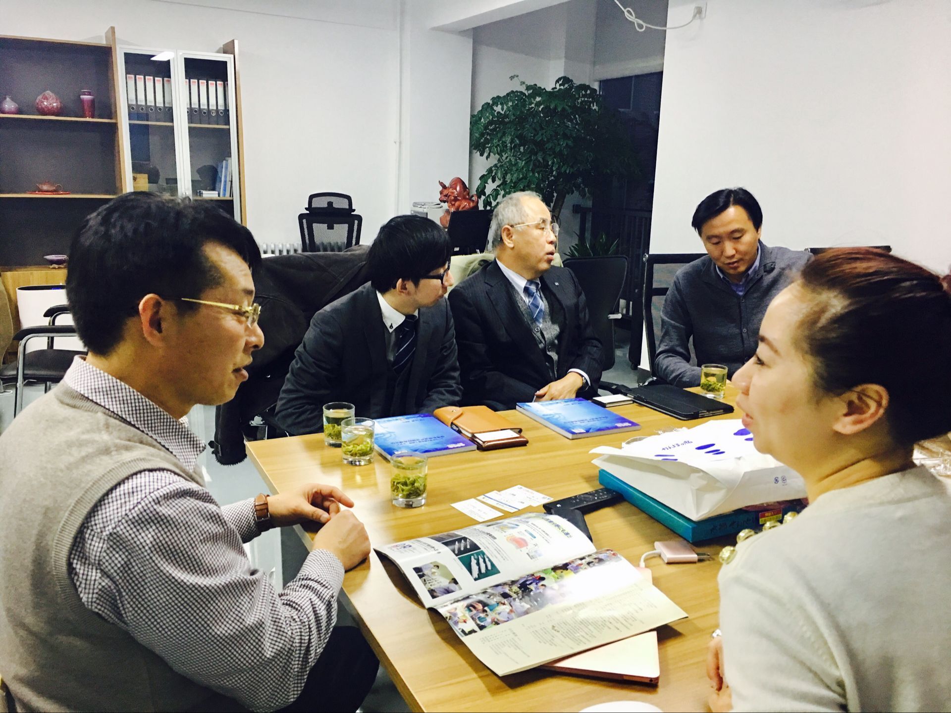 日本Finetec株式會社社長本木敏彥等一行到訪中國電池網總部