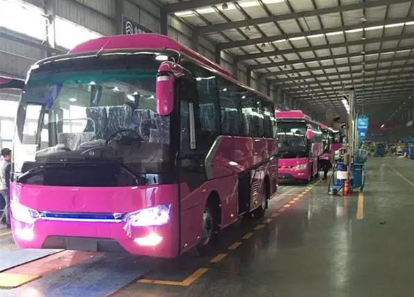 廈門金龍旅行車成功下線 裝配雄韜EV動(dòng)力電池 廈門金龍旅行車成功下線 裝配雄韜EV動(dòng)力電池