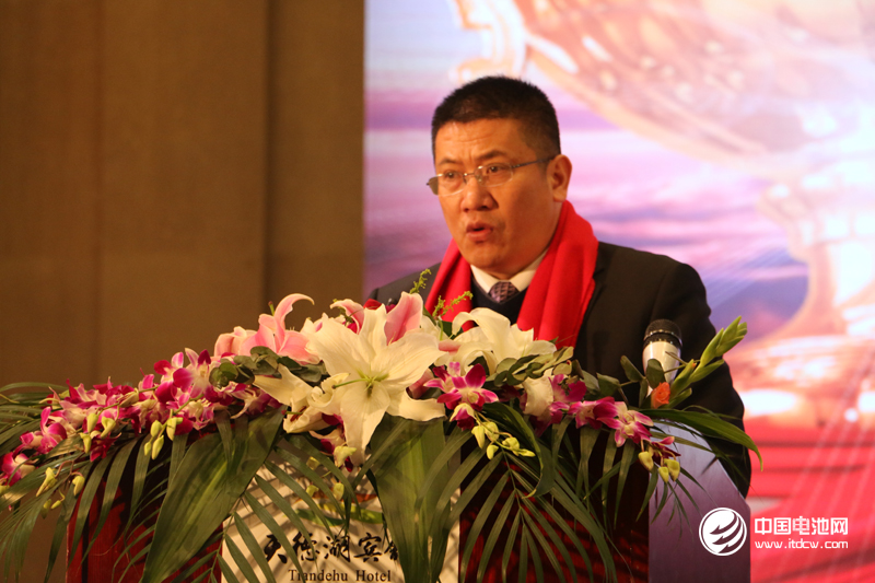 江蘇智航新能源有限公司董事長周發章介紹公司《2016年工作總結及2017年度工作計劃》 江蘇智航新能源有限公司董事長周發章介紹公司《2016年工作總結及2017年度工作計劃》