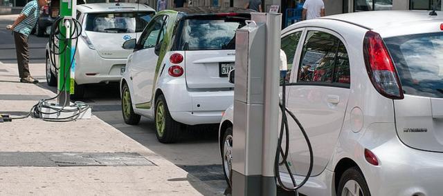 中國新能源汽車駛入“深水區”：騙補期終結，迎來技術和商業高度競爭