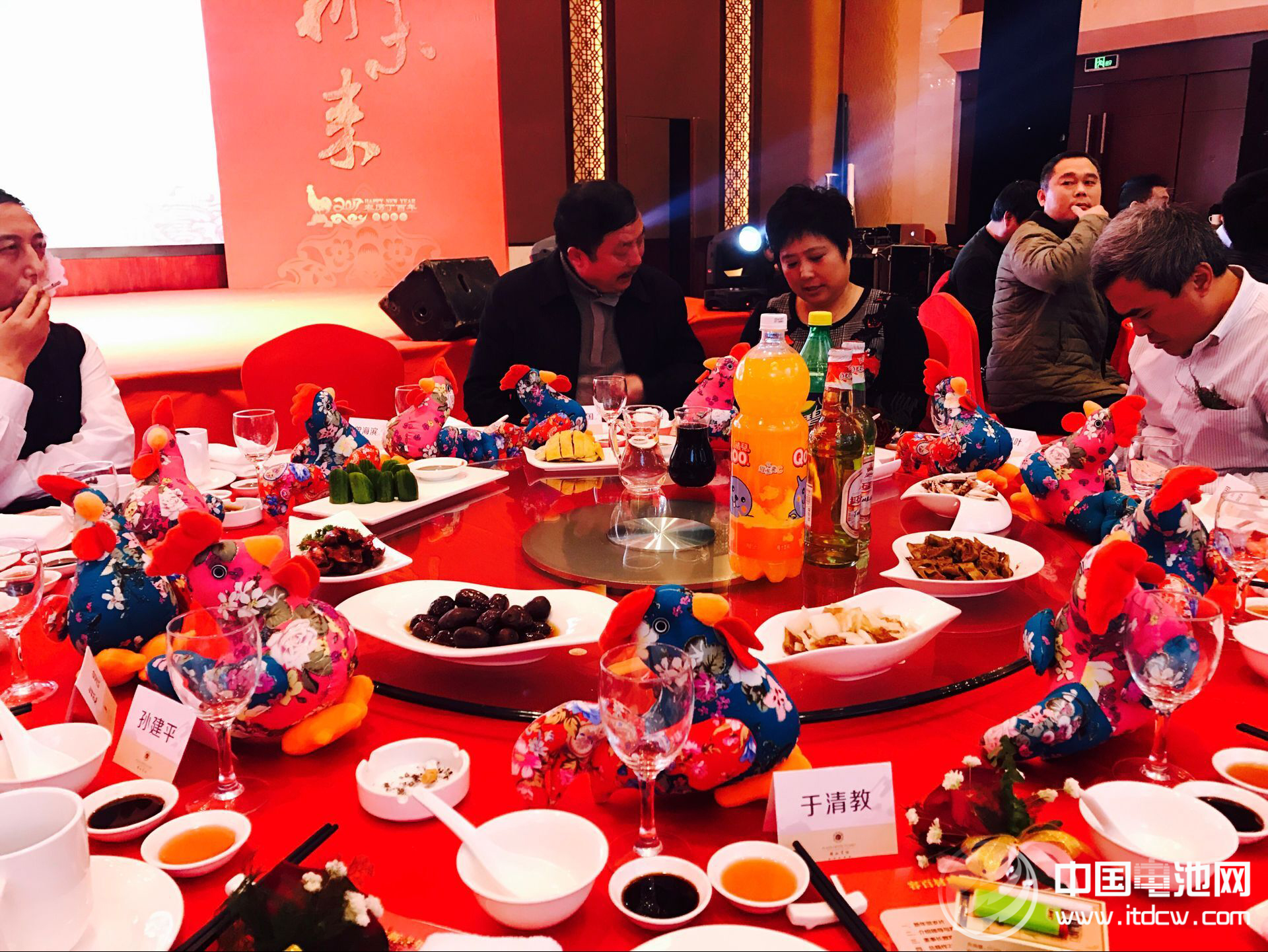 容百材料“同心同行 創新未來”的2017年新春年會現場