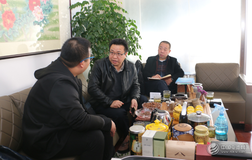 甕福集團科技管理部經理楊毅一行到訪中國電池網青島分公司 甕福集團科技管理部經理楊毅一行到訪中國電池網青島分公司