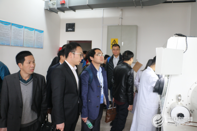 會代表參觀中南大學(xué)化學(xué)化工學(xué)院