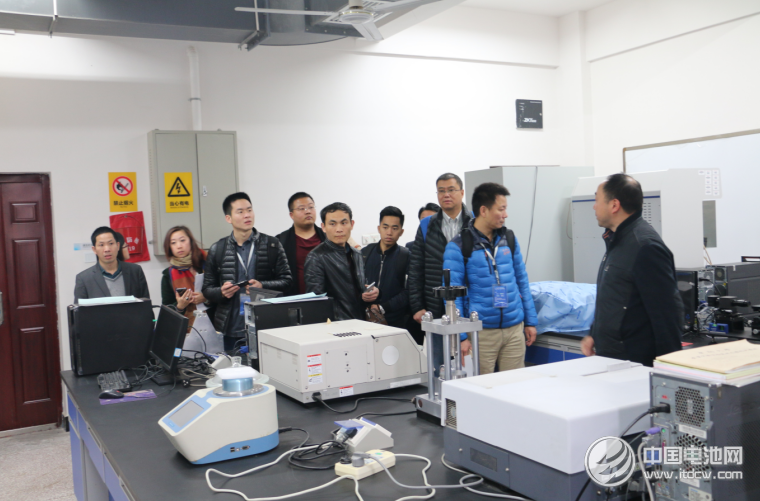 會代表參觀中南大學(xué)化學(xué)化工學(xué)院