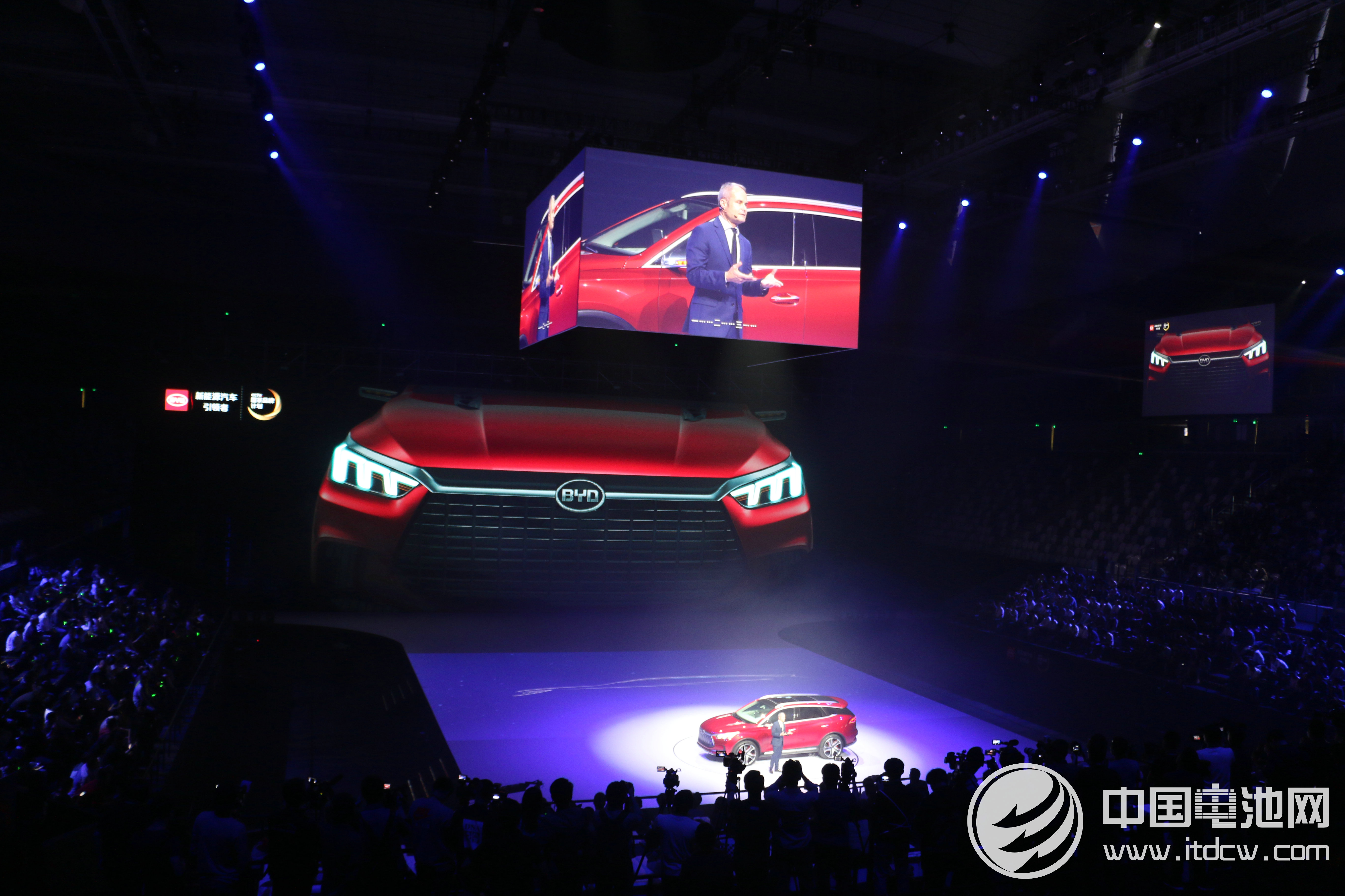 比亞迪新晉設計總監沃爾夫岡·艾格攜全新設計理念與王朝概念車亮相