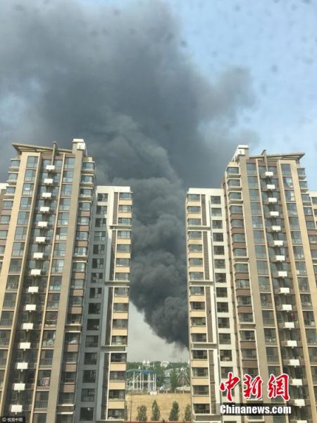 北京蟹島度假村停車場(chǎng)突發(fā)大火 北京蟹島度假村停車場(chǎng)突發(fā)大火