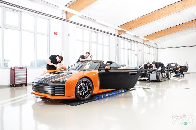 新能源車“不能承受之重”：跑車用的碳纖維正在走向民用車