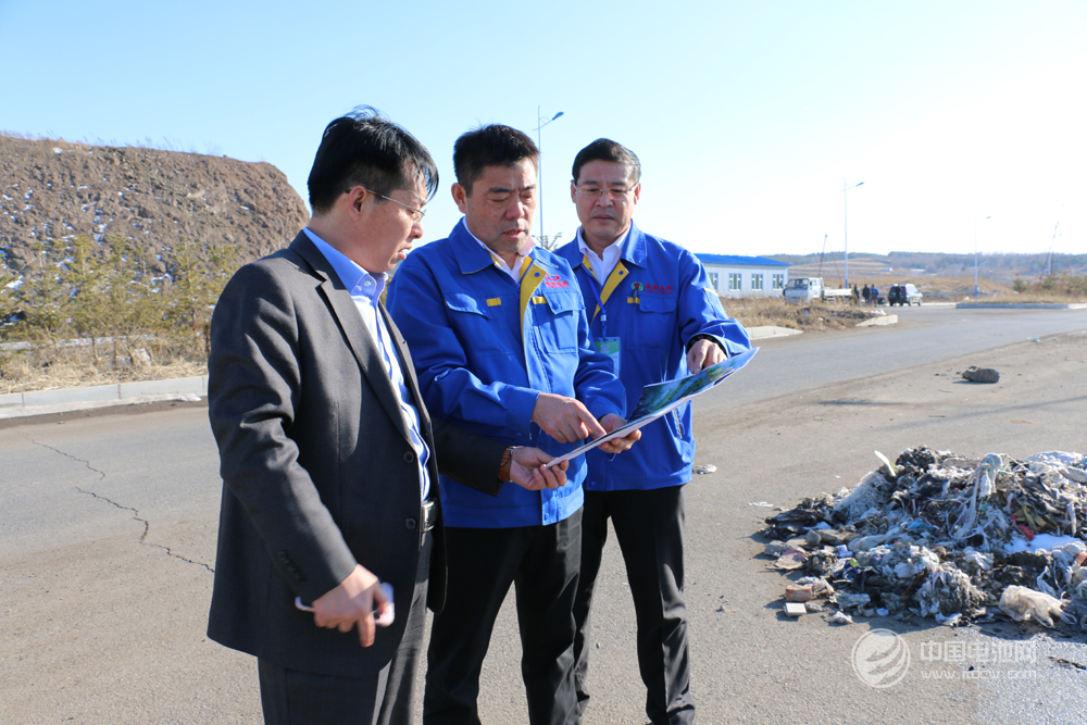 電池百人會秘書長于清教調研鴻圖隔膜，聽取該公司董事長張漢鴻介紹二期建設