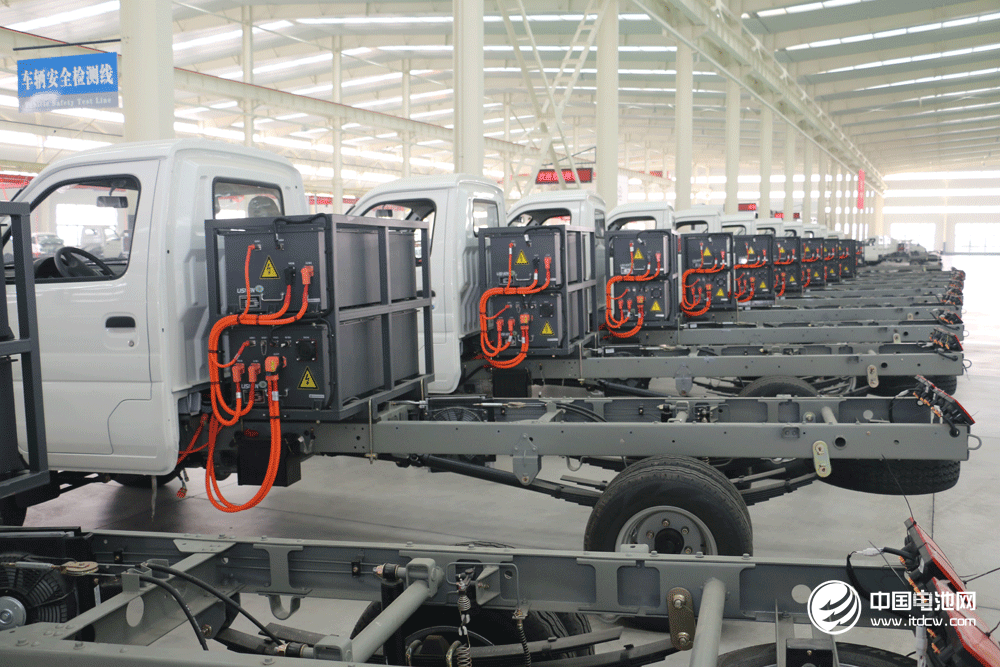 電動(dòng)重卡發(fā)展艱難 燃料電池重卡或?yàn)榘l(fā)展方向