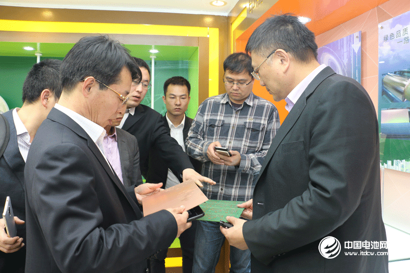 中國鋰電新能源產業鏈調研團一行參觀聯合銅箔展廳