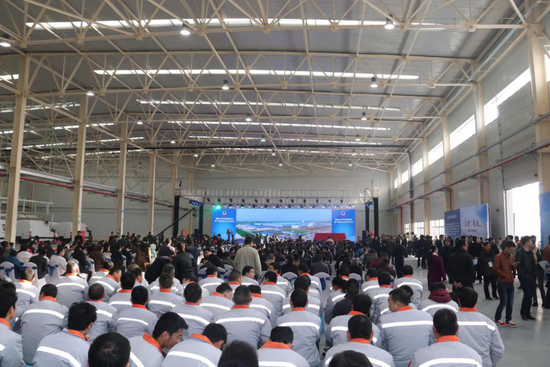 襄陽九州汽車正式量產 交付首款150輛純電動物流車 襄陽九州汽車正式量產 交付首款150輛純電動物流車