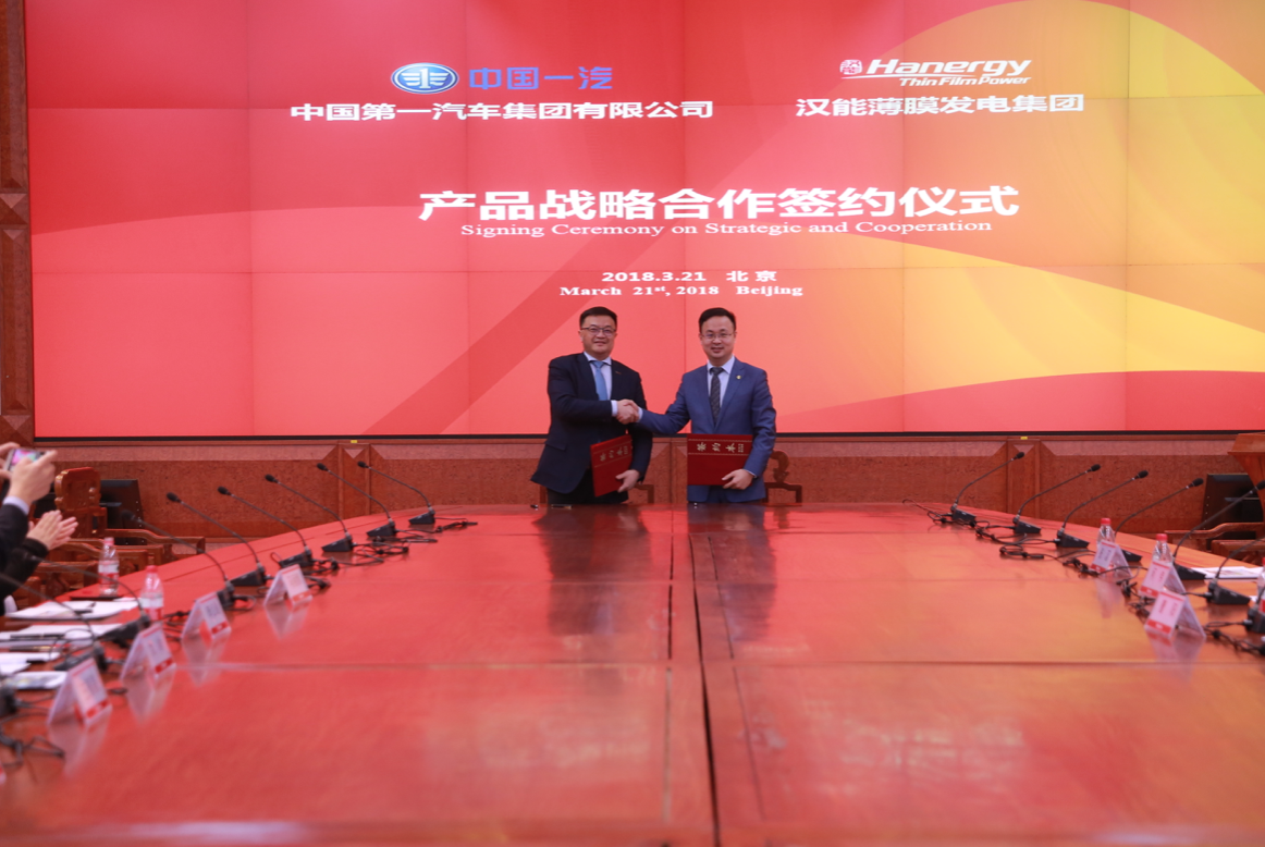 電動(dòng)車?yán)锍探箲]？車載太陽能充電寶已不遠(yuǎn)啦