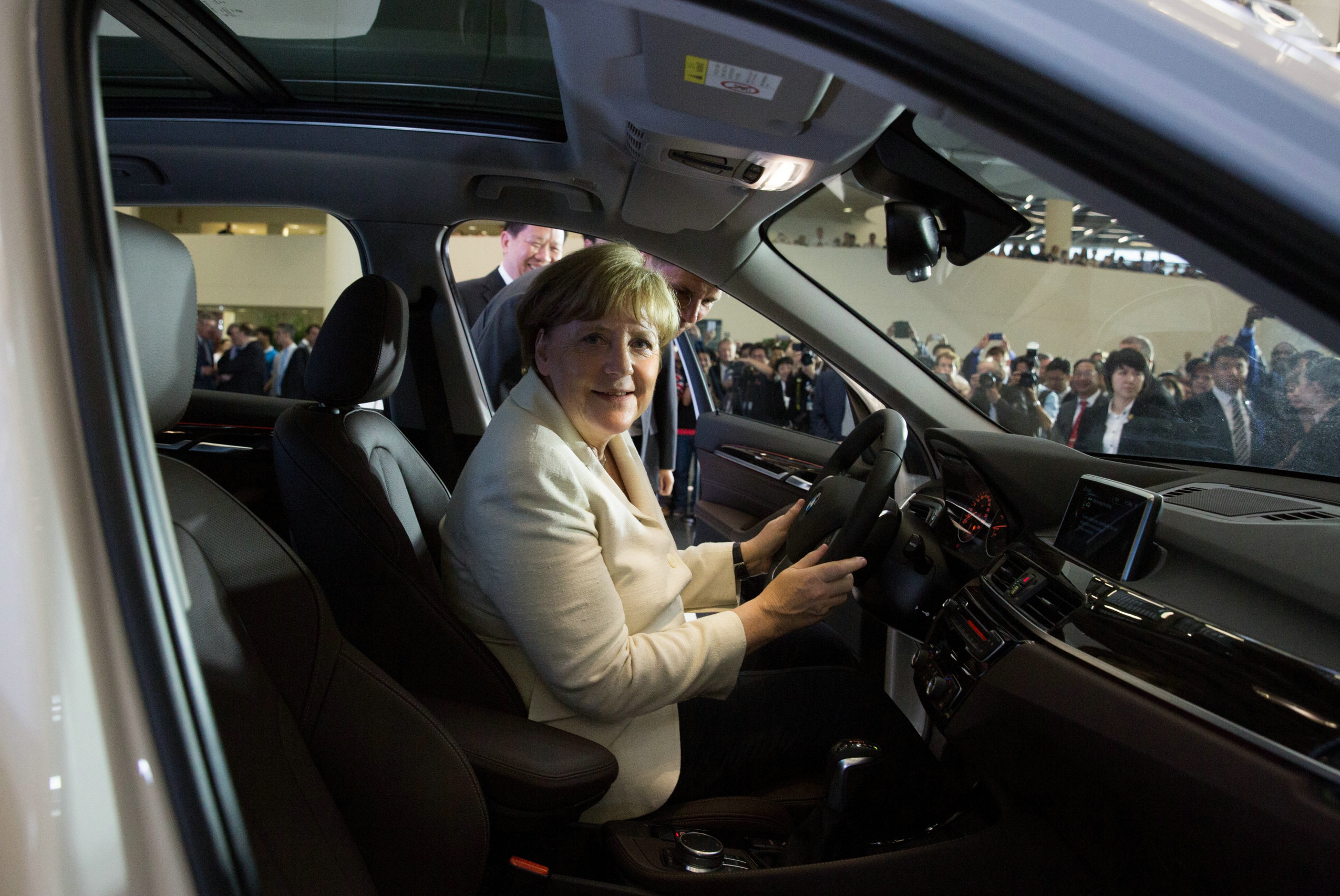 德國總理默克爾參觀華晨寶馬鐵西工廠