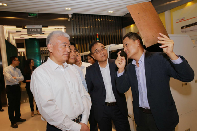 科技部部長王志剛到大族激光調研  高云峰董事長陪同