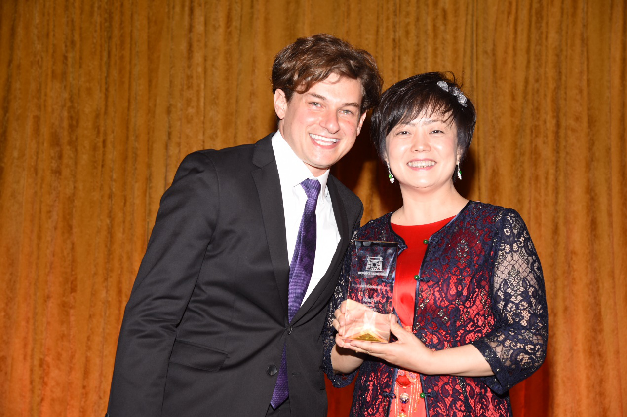 清潔能源戰略廣受認可 比亞迪李柯榮膺“商業領袖”獎 清潔能源戰略廣受認可 比亞迪李柯榮膺“商業領袖”獎