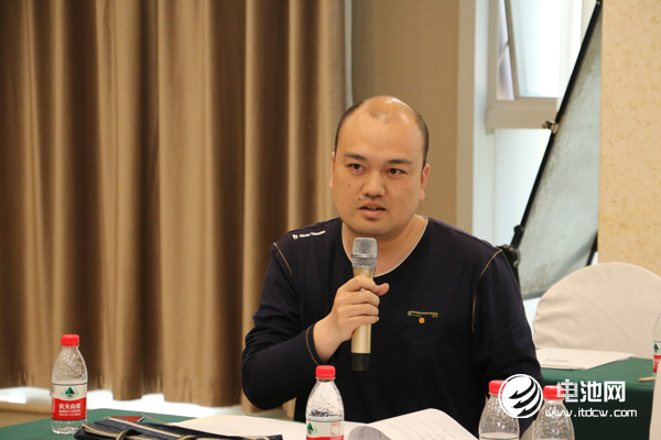 新鄉(xiāng)市工業(yè)和信息化委員會(huì)裝備工業(yè)科副科長(zhǎng)朱佳佳 新鄉(xiāng)市工業(yè)和信息化委員會(huì)裝備工業(yè)科副科長(zhǎng)朱佳佳