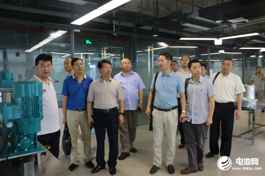 中國鋰電新能源產業鏈調研團一行參觀長興中俄研究院